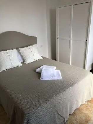 Panoramic Tek Büyük Yataklı Oda, Havuz Manzaralı (Stanza 1)