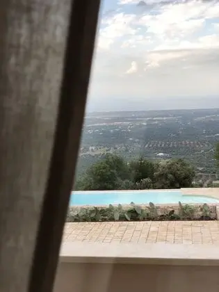 Panoramic Tek Büyük Yataklı Oda, Havuz Manzaralı (Stanza 1)