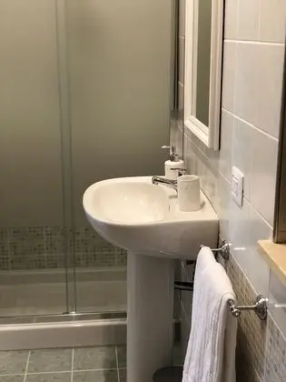 Panoramic Tek Büyük Yataklı Oda, Havuz Manzaralı (Stanza 1)