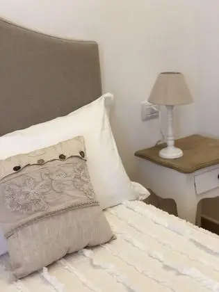 Panoramic Tek Büyük Yataklı Oda, Havuz Manzaralı (Stanza 2)