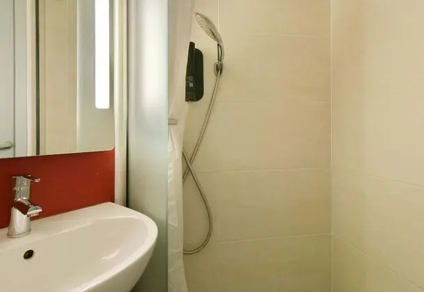 Tek Büyük Yataklı Oda, Engellilere Uygun, Sigara İçilmez