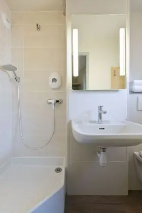 Tek Büyük Yataklı Oda, 1 Çift Kişilik Yatak, Engellilere Uygun, Sigara İçilmez