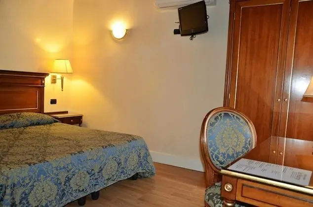 Basic Tek Büyük Yataklı Oda