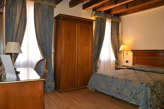 Standard Tek Büyük Yataklı Oda, Kanal Manzaralı