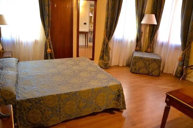 Standard Tek Büyük Yataklı Oda, Kanal Manzaralı