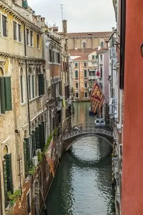 Standard Tek Büyük Yataklı Oda, Kanal Manzaralı