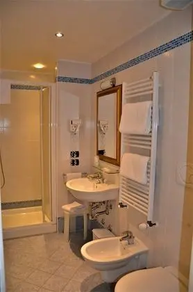 Standard Tek Büyük Yataklı Oda, Kanal Manzaralı