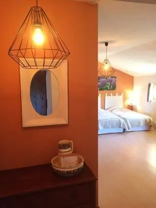 Comfort Stüdyo (Mourvèdre)