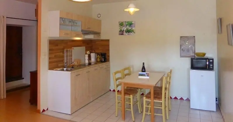 Comfort Stüdyo (Mourvèdre)