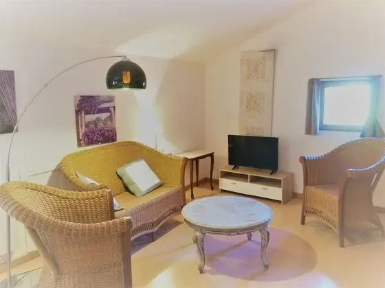 Comfort Stüdyo (Mourvèdre)