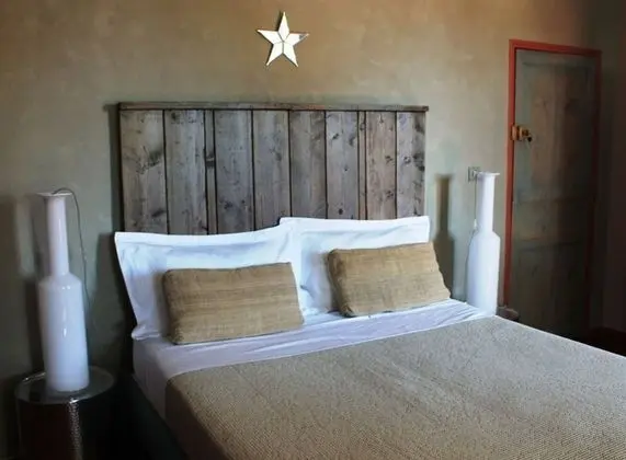 Üç Kişilik Oda (Fontaine)