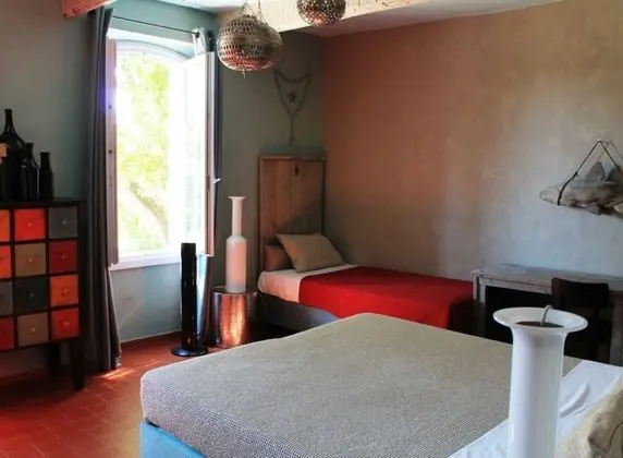 Üç Kişilik Oda (Fontaine)