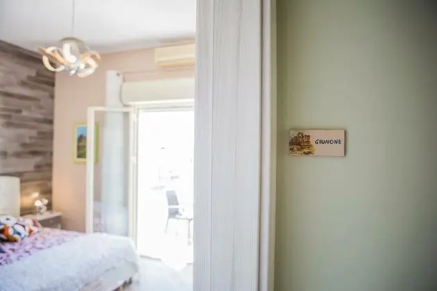 Deluxe Tek Büyük Yataklı Oda, Balkon, Deniz Manzaralı (Giunone)