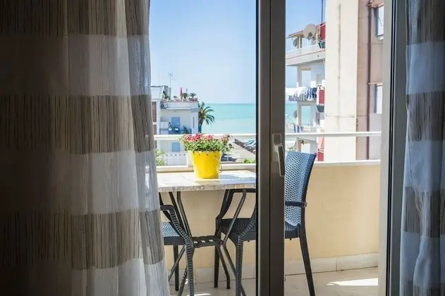 Deluxe Tek Büyük Yataklı Oda, Balkon, Deniz Manzaralı (Giunone)