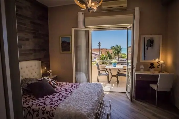 Deluxe Tek Büyük Yataklı Oda, Balkon, Deniz Manzaralı (Giunone)