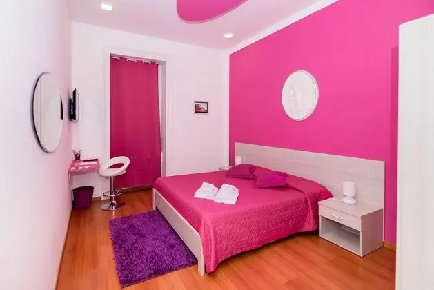 Standard Tek Büyük Yataklı Oda (Viola)