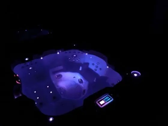 Ev, 2 Yatak Odası, Sıcak Su Havuzu, Havuz Manzaralı