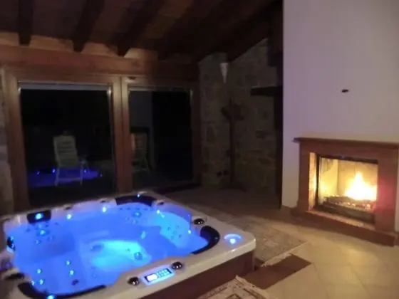 Ev, 2 Yatak Odası, Sıcak Su Havuzu, Havuz Manzaralı