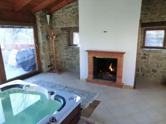 Ev, 2 Yatak Odası, Sıcak Su Havuzu, Havuz Manzaralı