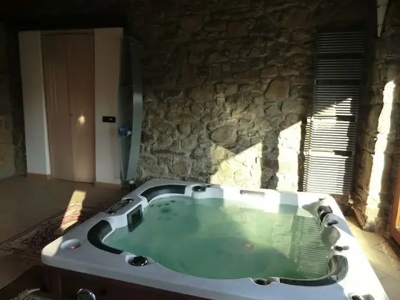 Ev, 2 Yatak Odası, Sıcak Su Havuzu, Havuz Manzaralı