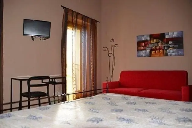 Tek Büyük Yataklı Oda, Havuz Manzaralı (Pesce)