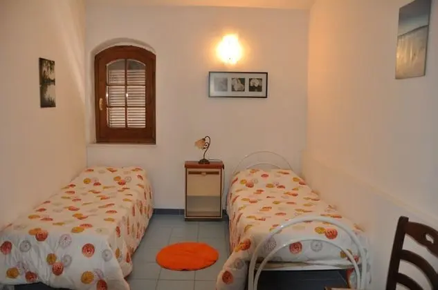 Dört Kişilik Oda, Sigara İçilmez, Havuz Manzaralı