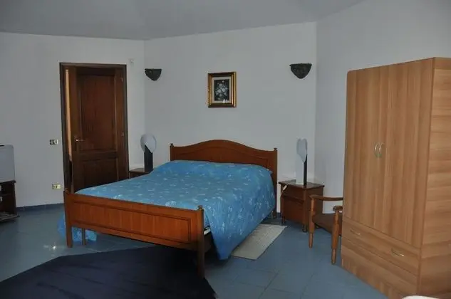 Dört Kişilik Oda, Sigara İçilmez, Havuz Manzaralı