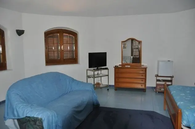 Dört Kişilik Oda, Sigara İçilmez, Havuz Manzaralı