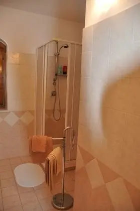 Dört Kişilik Oda, Sigara İçilmez, Havuz Manzaralı