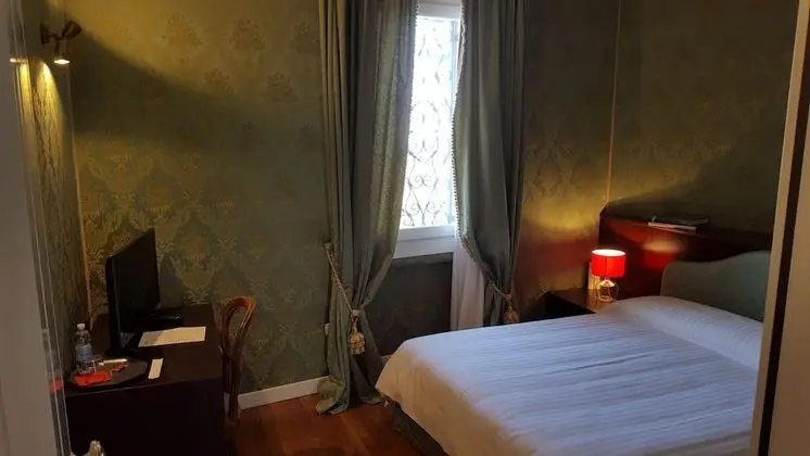 Büyük Yataklı Tek Kişilik Oda