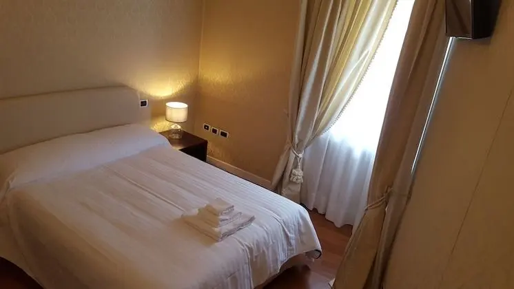 Büyük Yataklı Tek Kişilik Oda