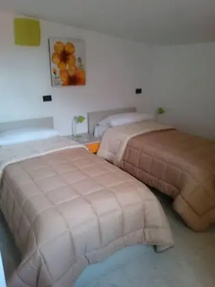 Tek Büyük veya İki Ayrı Yataklı Oda, Banyolu/Duşlu (Arancio)