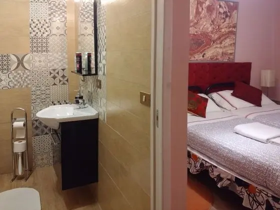 Tek Büyük veya İki Ayrı Yataklı Oda, Banyolu/Duşlu (Arancione)