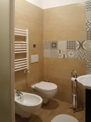 Tek Büyük veya İki Ayrı Yataklı Oda, Banyolu/Duşlu (Arancione)