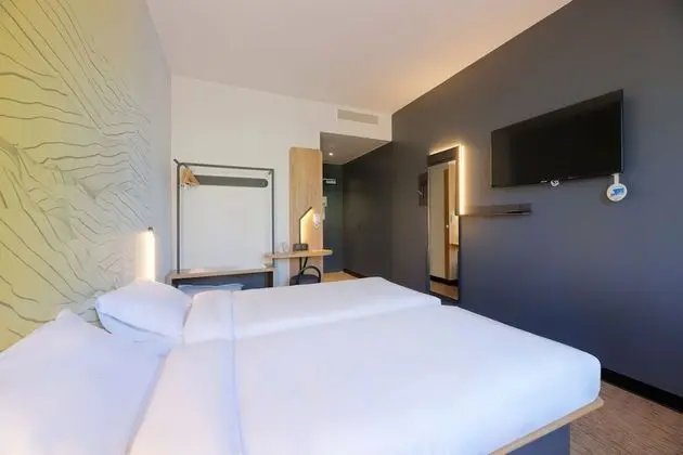 İki Ayrı Yataklı Oda, Sigara İçilmez