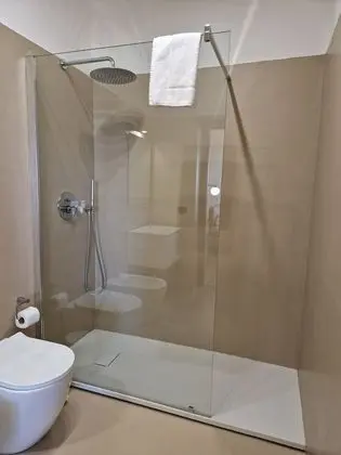 Üç Kişilik Oda, Balkon