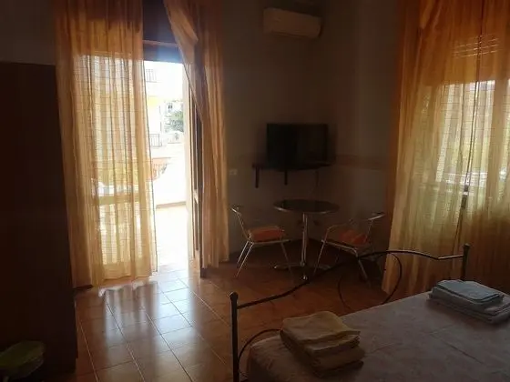 Tek Büyük Yataklı Oda, Ortak Banyo