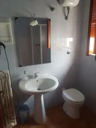 Tek Büyük Yataklı Oda, Ortak Banyo