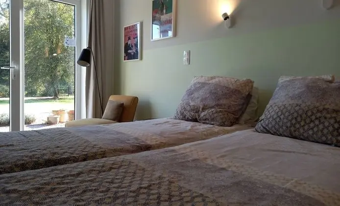 Tek Büyük Yataklı Oda, 1 Büyük (Queen) Boy Yatak (R. Lenoir)