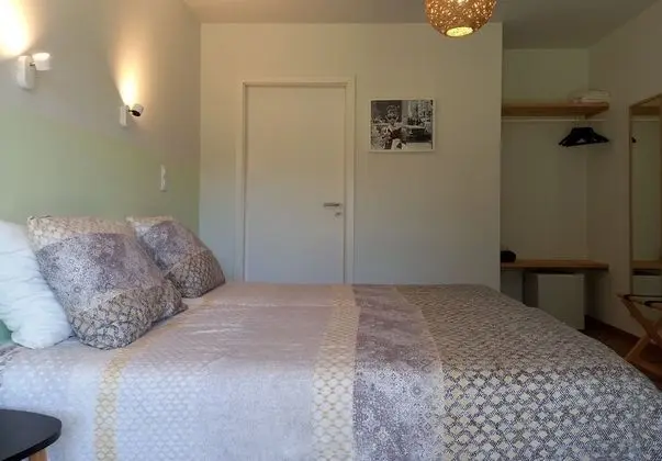 Tek Büyük Yataklı Oda, 1 Büyük (Queen) Boy Yatak (R. Lenoir)