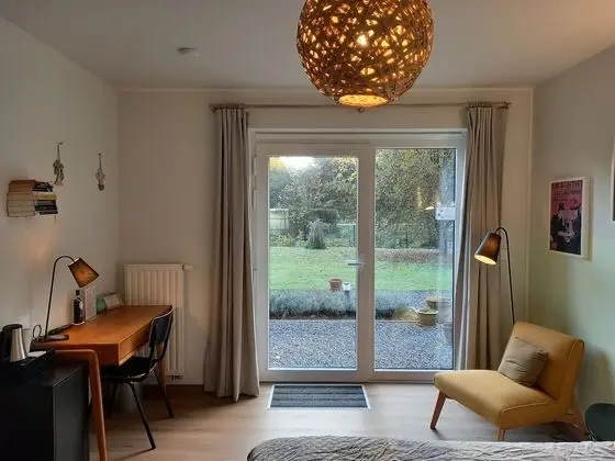 Tek Büyük Yataklı Oda, 1 Büyük (Queen) Boy Yatak (R. Lenoir)