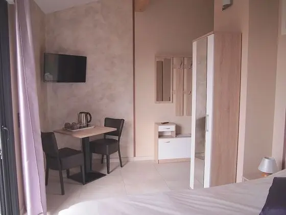 Romantic Tek Büyük Yataklı Oda, 1 Büyük (Queen) Boy Yatak, Havuz Kullanımı (St Victoire)