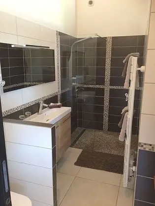 Romantic Tek Büyük Yataklı Oda, 1 Büyük (Queen) Boy Yatak, Havuz Kullanımı (St Victoire)