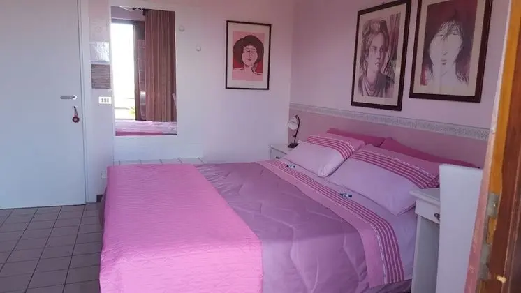 Basic Tek Büyük veya İki Ayrı Yataklı Oda