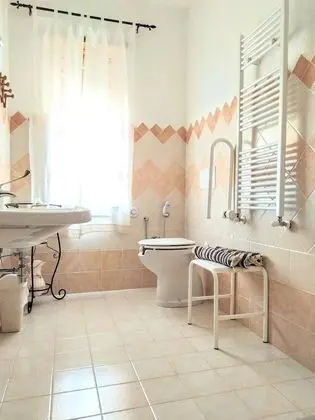 Tek Büyük veya İki Ayrı Yataklı Oda, Engellilere Uygun (Private External Bathroom)