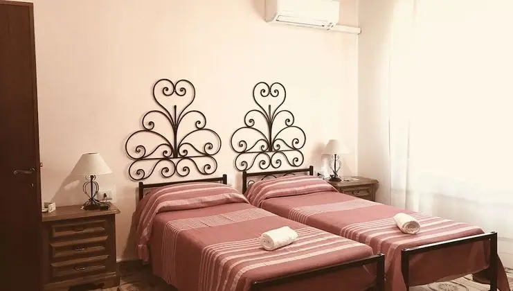 Üç Kişilik Oda (Private External Bathroom)