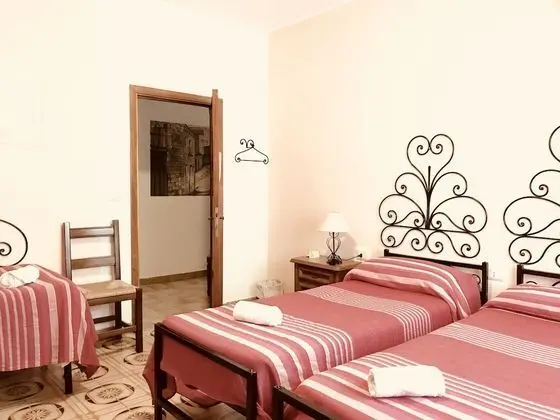 Üç Kişilik Oda (Private External Bathroom)