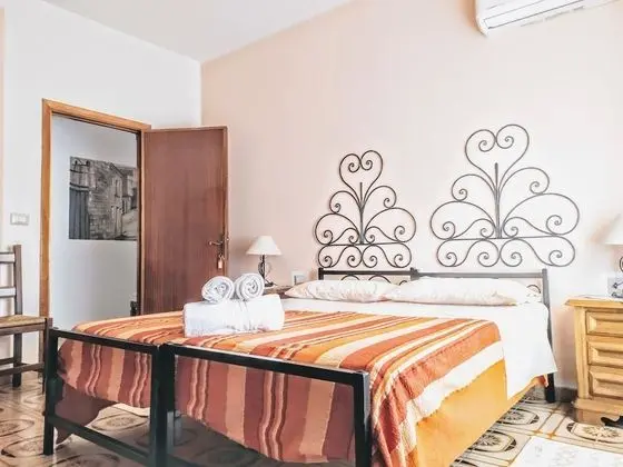 Üç Kişilik Oda (Private External Bathroom)