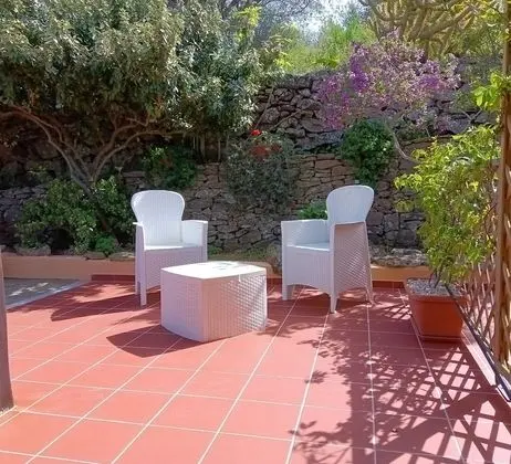 Tek Büyük veya İki Ayrı Yataklı Oda, Veranda, Bahçe Manzaralı