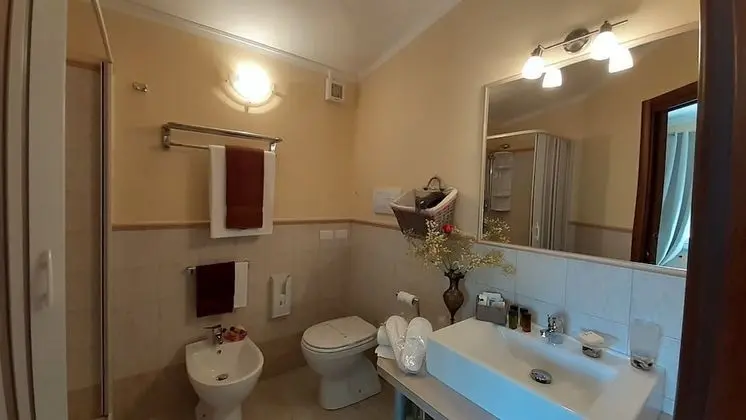 Tek Büyük veya İki Ayrı Yataklı Oda, Veranda, Bahçe Manzaralı